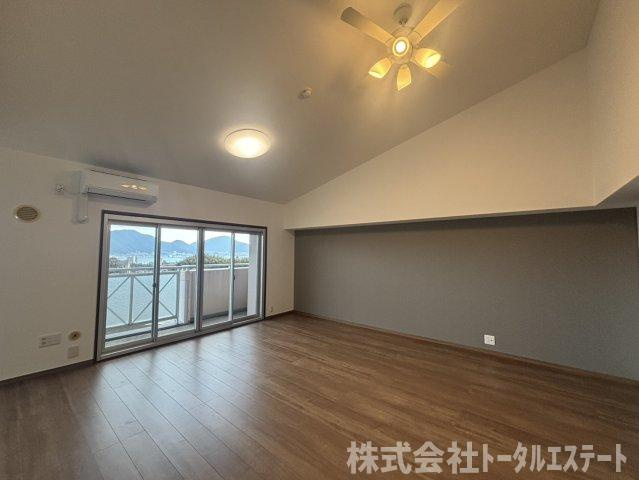 アーベインヒルズ向洋A棟の居間・リビング