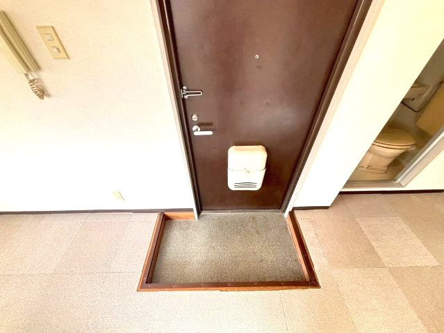 エステート松葉　喜志ビルの玄関