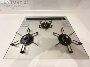 多数の調理器具を同時に使用でき、料理の効率化が可能。省エネで節約になり、様々な料理スタイルに適応できます。また、火力調整が独立しており、手入れや掃除もしやすく、今よりもっとお料理が楽しくなるかも。