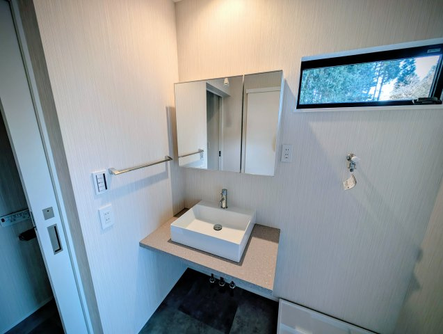伊豆の国市　小松ケ原別荘地の洗面所