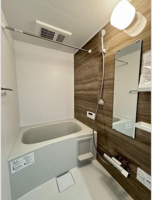 プレミアムホワイトの浴室