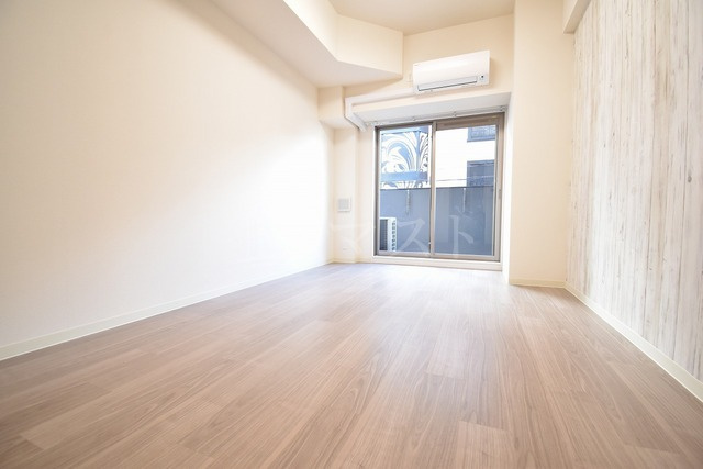 プレサンス谷町九丁目駅前の居間・リビング