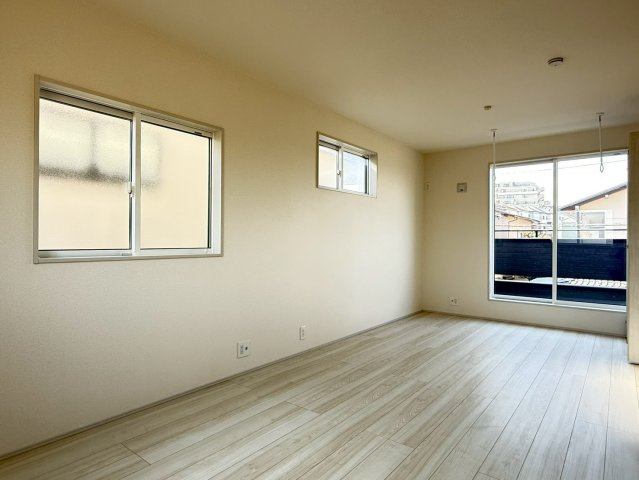 川越市豊田町2丁目　新築一戸建て　1号棟の寝室|広くて明るい寝室