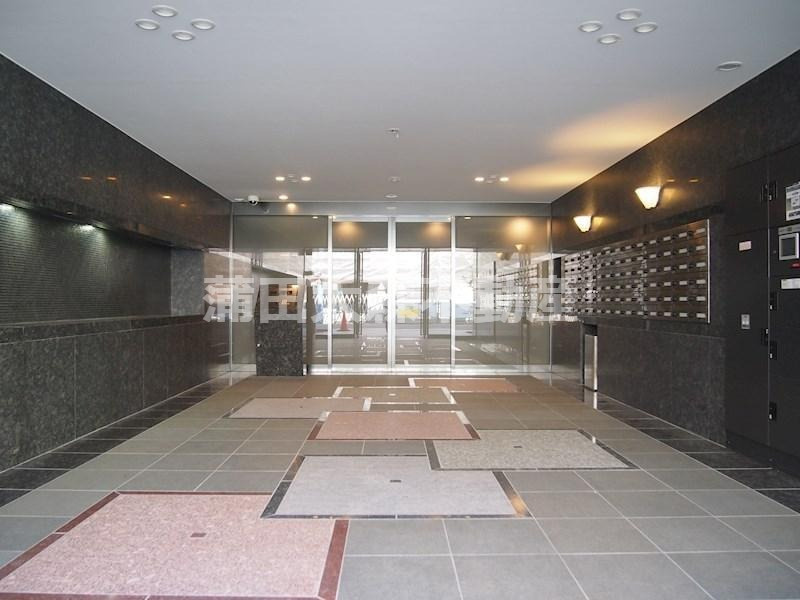 ルーブル大鳥居伍番館のエントランス|防犯カメラTVモニター付オートロック宅配BOXメールBOX管理人室　エントランス