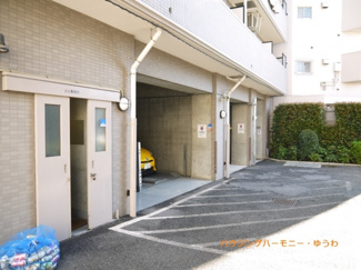 【その他共用部分】 | 建物内に、駐車場を完備。