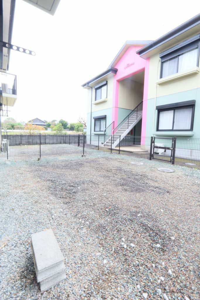 アメニティハイツ十市 B棟の庭