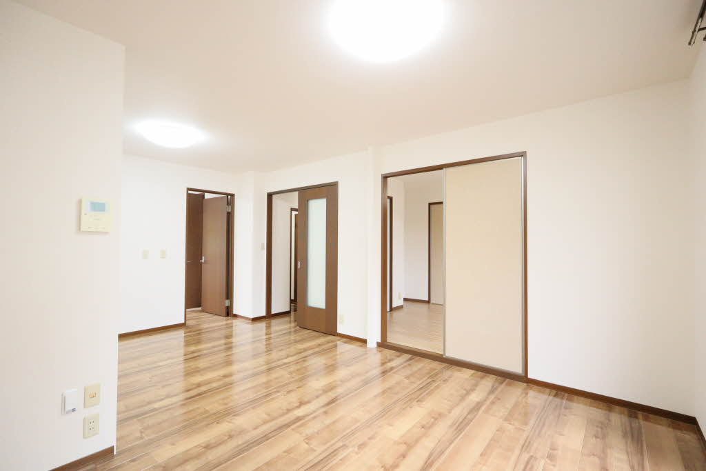 アメニティハイツ十市 B棟の居間・リビング