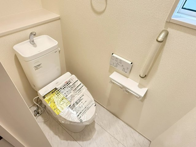 川越市豊田町2丁目　新築一戸建て　2号棟のトイレ|ゆったりとした空間のトイレです