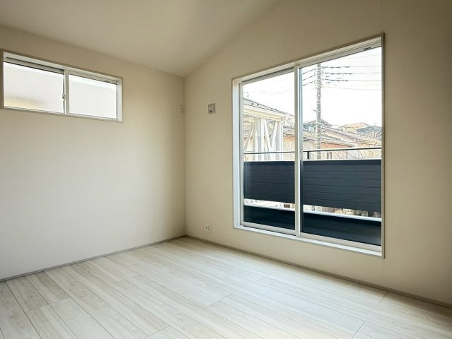 川越市豊田町2丁目　新築一戸建て　2号棟の寝室|落ち着いた色調の寝室です