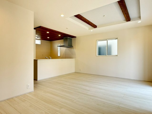 川越市豊田町2丁目　新築一戸建て　2号棟の居間・リビング|ゆったりとしたリビングです