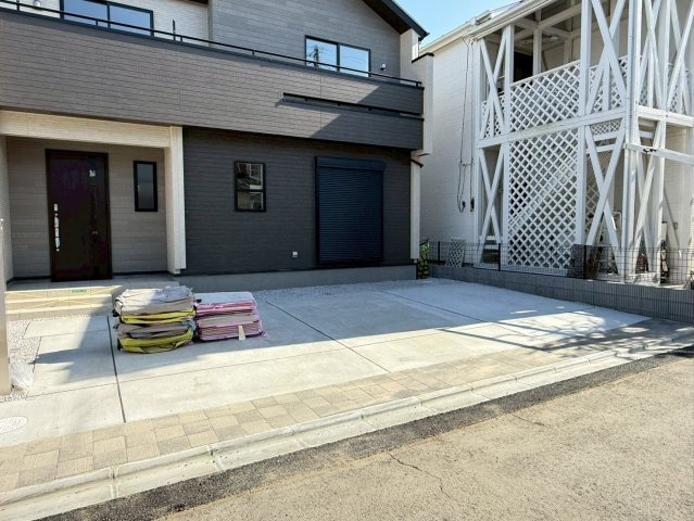 川越市豊田町2丁目　新築一戸建て　2号棟の駐車場|駐車場があるので、車を買う予定の方も安心です