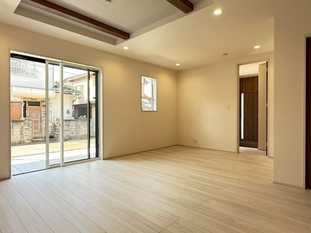 川越市豊田町2丁目　新築一戸建て　2号棟の居間・リビング|おしゃれな居間です