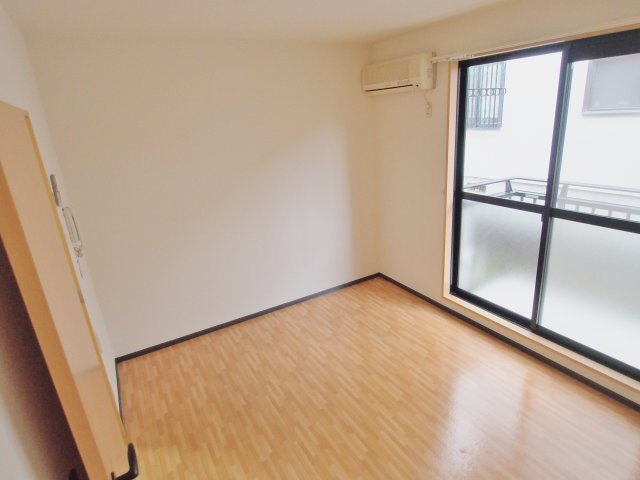 音戸ハイツ川本の居間・リビング