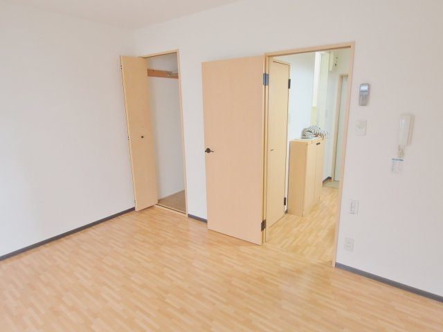 音戸ハイツ川本の居間・リビング