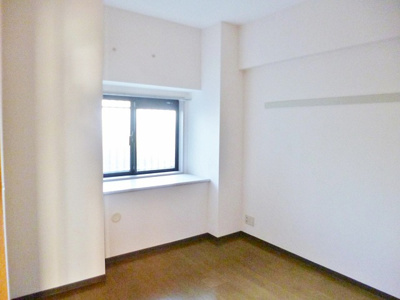 【洋室】 | リヴィエール向ヶ丘 | 洋室5.2帖☆玄関から入って左側にあるお部屋です♪子供部屋や書斎など多用途に使えそうなお部屋です☆