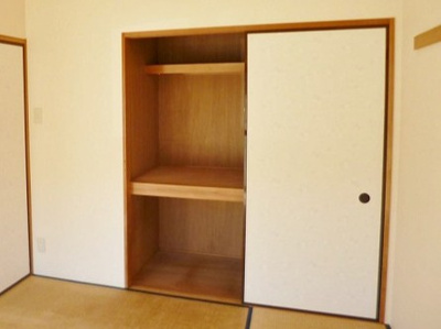 【収納】 | リヴィエール向ヶ丘 | 和室6帖のお部屋にある押入れです！押入れはかさばるお布団や季節のお洋服を収納するのに便利！