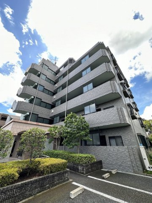 【外観】 | リヴィエール向ヶ丘 | 小田急線「向ヶ丘遊園」駅まで徒歩9分！「登戸」駅・南武線「宿河原」駅までも徒歩圏内！3駅2沿線利用可能で通勤通学・お買物にも便利な立地です☆