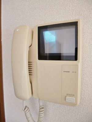 【セキュリティ】 | リヴィエール向ヶ丘 | 防犯対策に有効なカメラ付きインターホン！突然の来客にもバッチリ対応できちゃいます☆