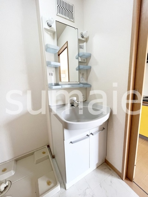 リヴェールの洗面所|温水シャワー付洗面化粧台。