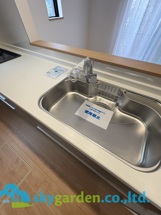 茅ヶ崎市香川４丁目　新築戸建　全１棟のキッチン|コンパクトなキッチンで掃除もラクラク