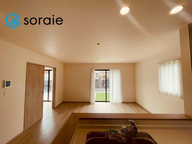 仲介手数料無料　ハートフルタウン狭山市柏原　全２棟の居間・リビング|3月23日撮影。