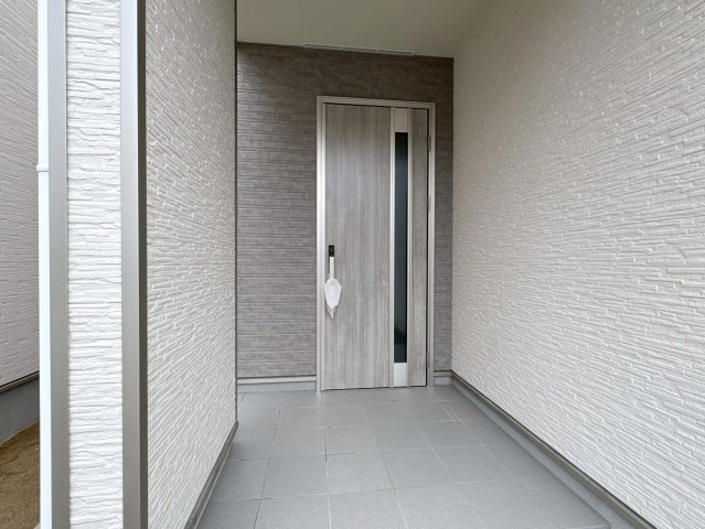 ハートフルタウン　各務原市鵜沼東町　全3区画分譲の玄関|玄関ドアの鍵はディンプルキーと内側はサムターンキーになっており防犯性の高い仕様になっています。