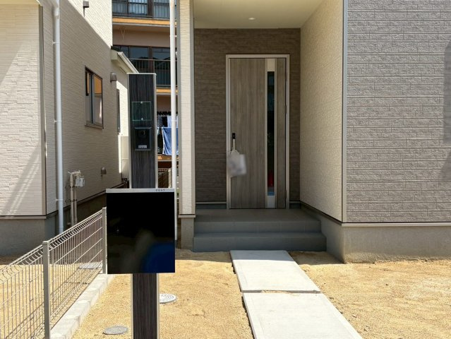 【商談中】ハートフルタウン　各務原市鵜沼東町　全3区画分譲の玄関|玄関ドアの鍵はディンプルキーと内側はサムターンキーになっており防犯性の高い仕様になっています。