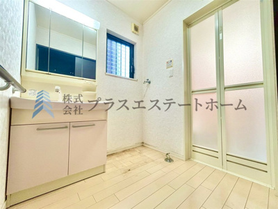 【その他】 | 垂水区西舞子3丁目戸建 | 三面鏡の裏側にも収納があります♪小物がごちゃごちゃせずにスッキリします♪