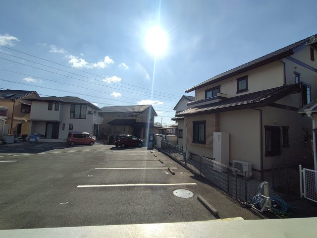 LENOX Residenceの駐車場