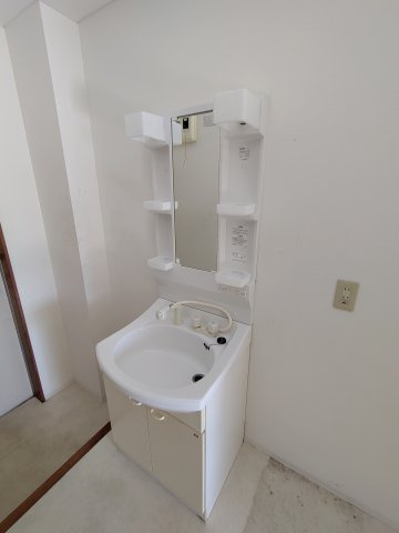 LENOX Residenceの洗面所|同建物内別部屋の写真です。