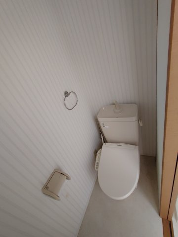 LENOX Residenceのトイレ|同建物内別部屋の写真です。