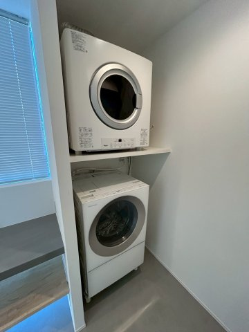 日の出町平井　築浅デザイナーズ中古戸建！のランドリースペース|ガス衣類乾燥機付き