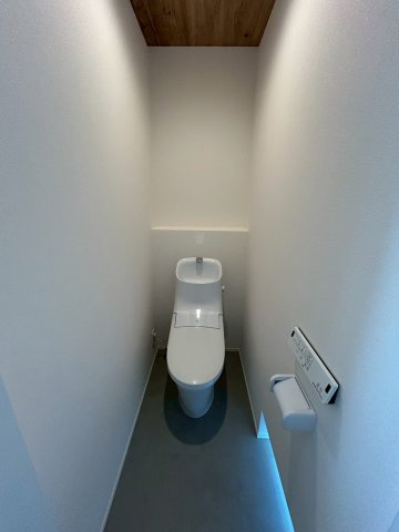 日の出町平井　築浅デザイナーズ中古戸建！のトイレ