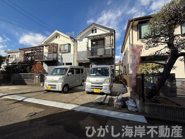 茅ヶ崎市室田3丁目　 中古戸建の前面道路含む現地写真|1月22日撮影　新規リフォーム中　現地外観