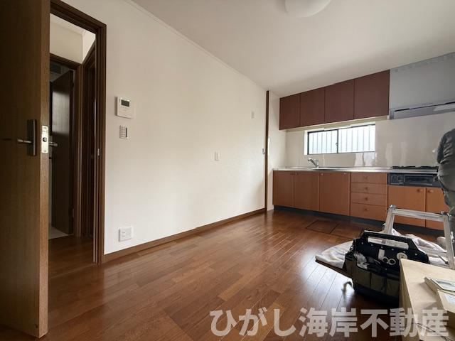 茅ヶ崎市室田3丁目　 中古戸建の居間・リビング|2月16日撮影　新規リフォーム中　7帖　DK