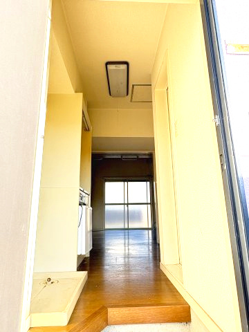 パープルパンプキン　駿東郡長泉町下土狩の玄関|玄関から見た室内の様子です。（102）