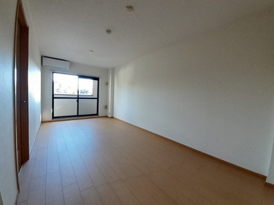 【居間・リビング】 | プラシード上野田 | ゆったりとしたリビングです