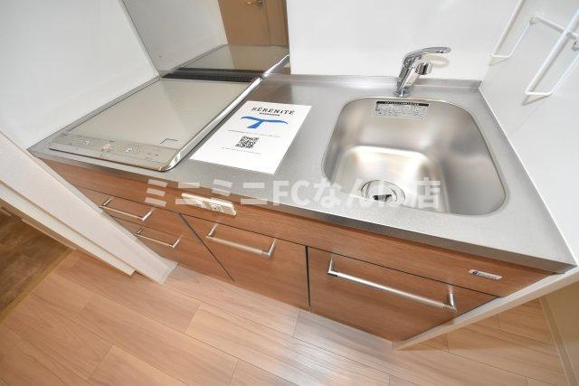 セレニテ難波グランデシュッドのキッチン