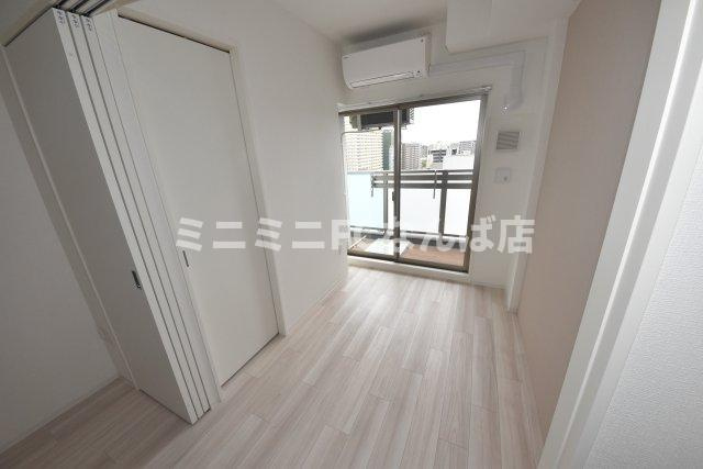 セレニテ難波グランデシュッドの寝室