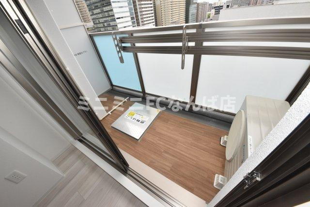 セレニテ難波グランデシュッドのバルコニー