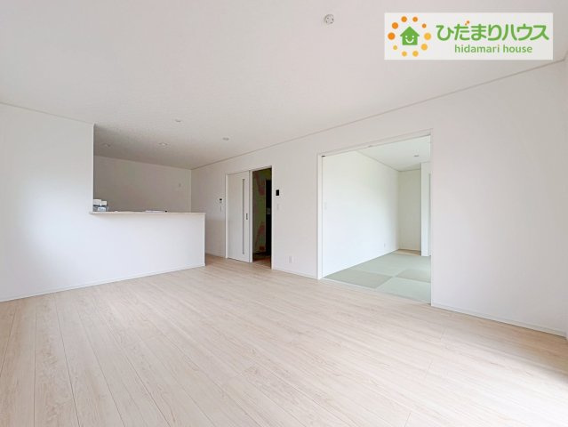 東海村亀下第1　新築戸建　1号棟の居間・リビング|閑静な住宅地は夜間も静かで、窓を開けて寝ても快適に過ごしやすいのも大きな魅力！