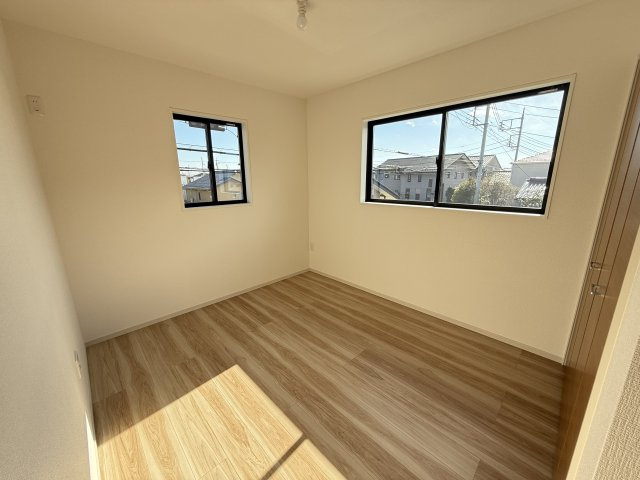 アーバンスタイル前橋市北代田町2期　3号棟の洋室|２階洋室1です