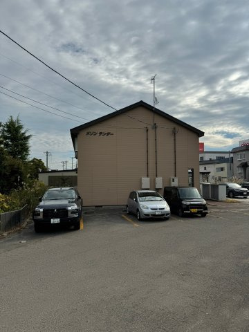 青森市　一棟アパートの駐車場