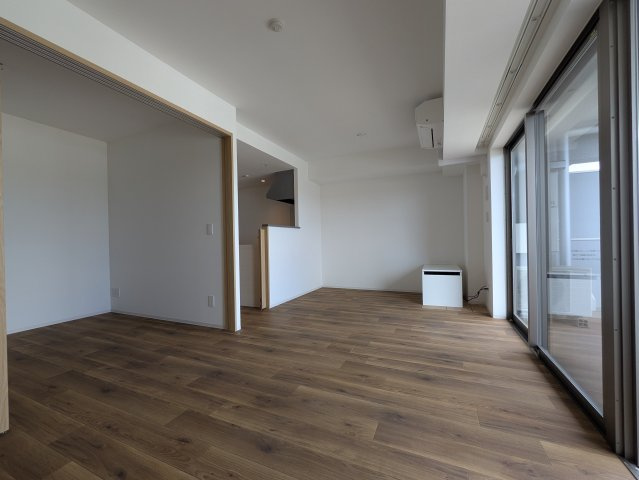 リーラ横浜川和町の居間・リビング