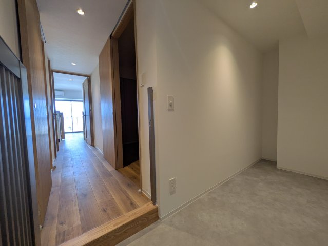 リーラ横浜川和町の玄関