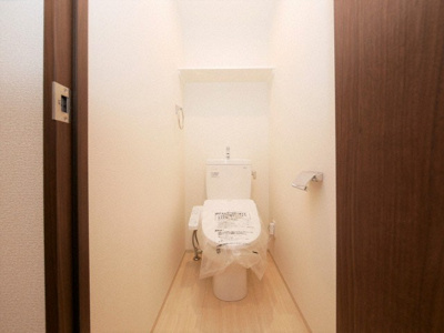 【トイレ】 | フォーリアライズ大阪ウエストベイ | 落ち着いた色調のトイレです