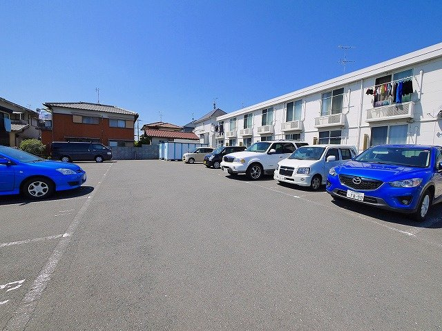 レオパレスＹＡＭＡＤＡｔｈｒｅｅの駐車場|カースペースがあります