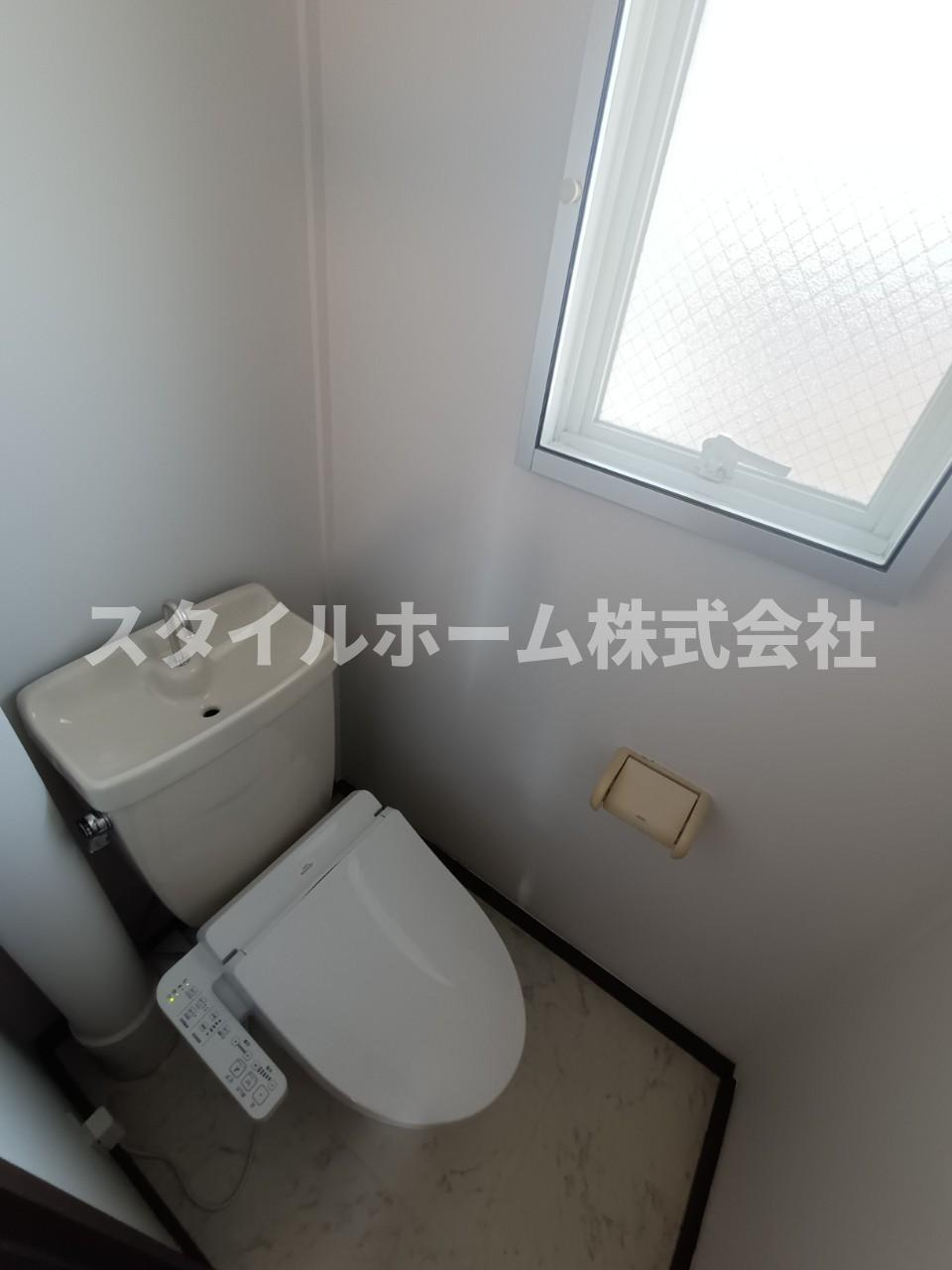 メゾン梨野のトイレ|同建物内別部屋の写真です。