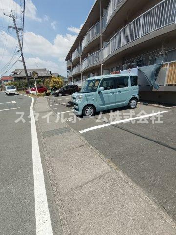 メゾン梨野の駐車場