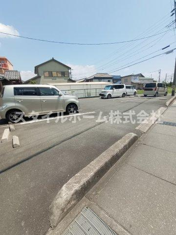 メゾン梨野の駐車場